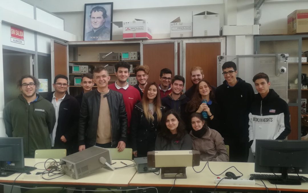 Visita de alumnos de Bachillerato a los talleres de telecomunicaciones
